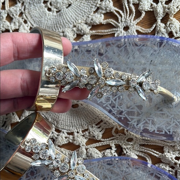 Jewel Badgley Mischka Gold and Silver Sandals with Chic Elegance - Picture 3 of 11